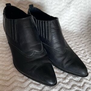 EUC Zodiac Black Women's Leather Ankle Boots, 7.5